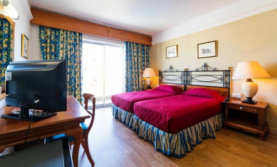 TOPAZ HOTEL 3*, 